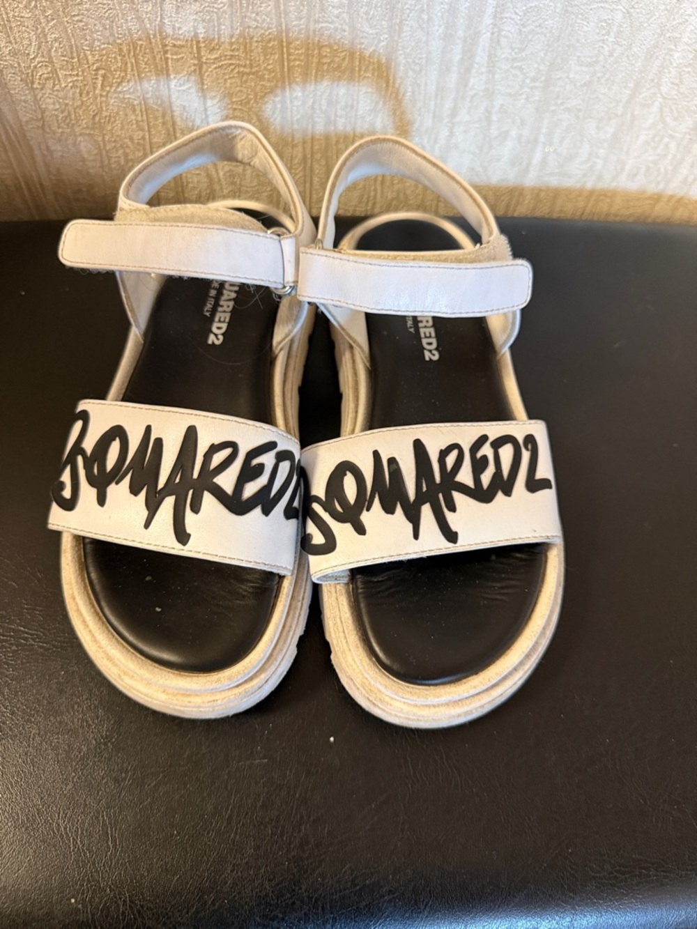 DSQUARED2 White and Black Logo Youth Strap Sandals
